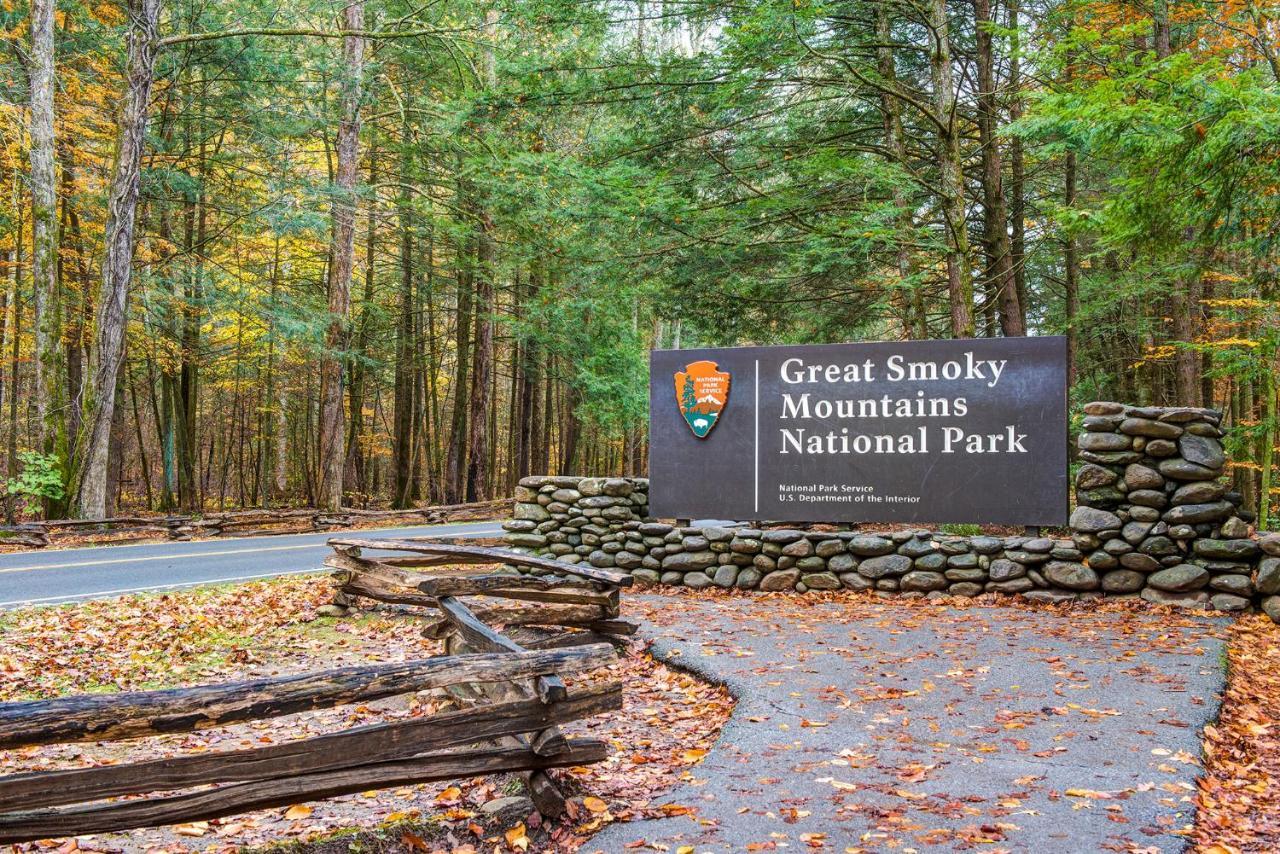 Between Here & There, 3 Bedrooms, Sleeps 6, Views, Hot Tub Gatlinburg Eksteriør bilde